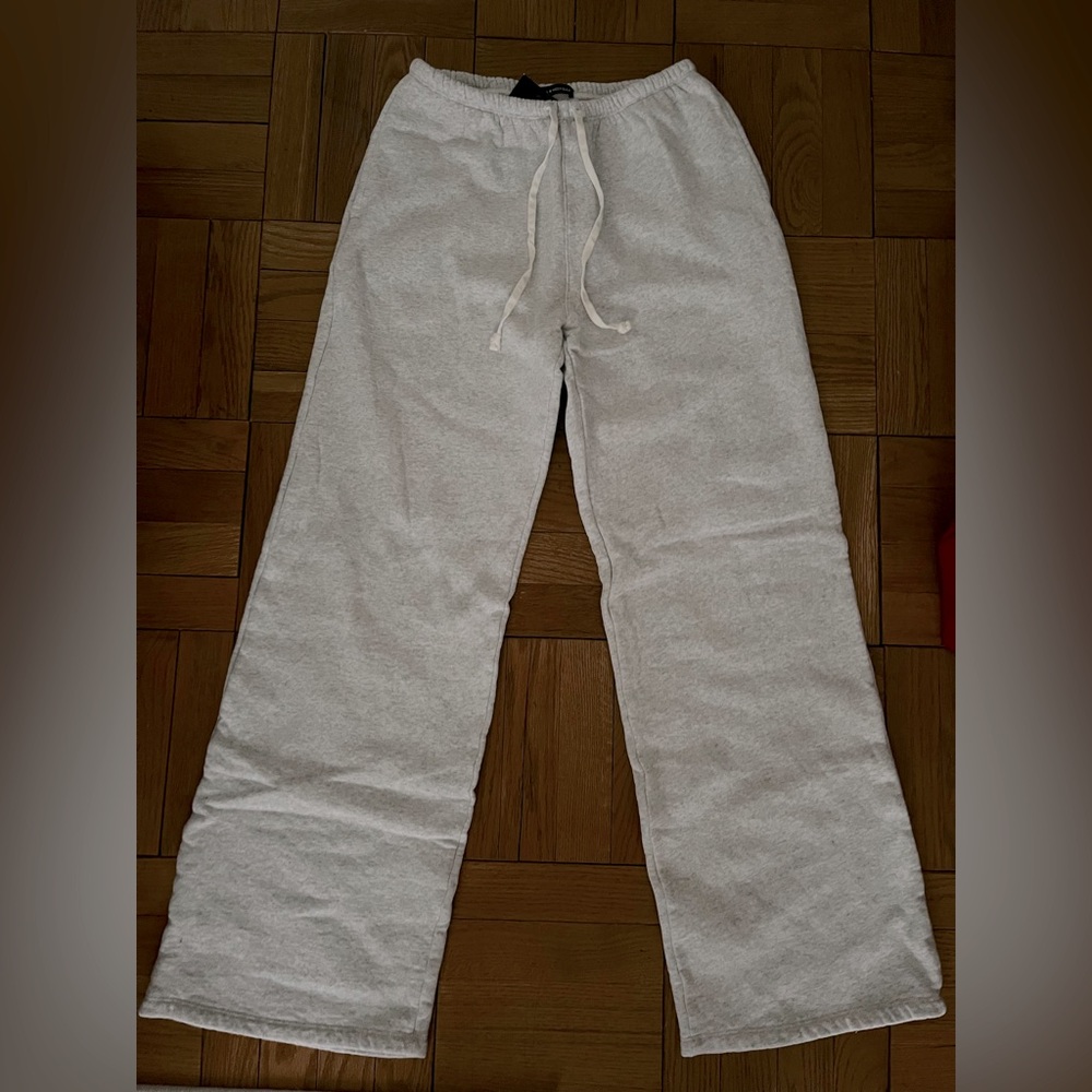 Brandy Melville heather grey wide leg sweatpants (BRAND NEW NEVER WORN)